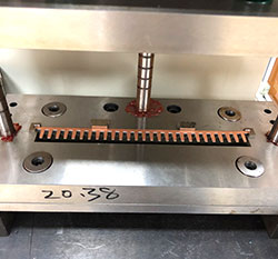 東莞增壓缸-沖斷裁切切斷應用-5噸四柱型氣液增壓缸壓力機 東莞增壓缸-沖斷裁切切斷應用-5噸四柱型氣液增壓缸壓力機