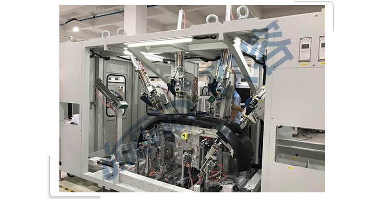 我司劉總在現(xiàn)場(chǎng)講解氣液增壓缸在汽車倒車?yán)走_(dá)沖孔機(jī)上的使用注意事項(xiàng) 我司劉總在現(xiàn)場(chǎng)講解氣液增壓缸在汽車倒車?yán)走_(dá)沖孔機(jī)上的使用注意事項(xiàng)