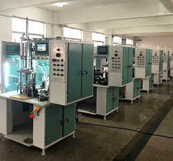 玖容氣液增壓缸成功案例-增壓力行程可調(diào)產(chǎn)品在客戶制鎖機上的應(yīng)用 玖容氣液增壓缸成功案例-增壓力行程可調(diào)產(chǎn)品在客戶制鎖機上的應(yīng)用