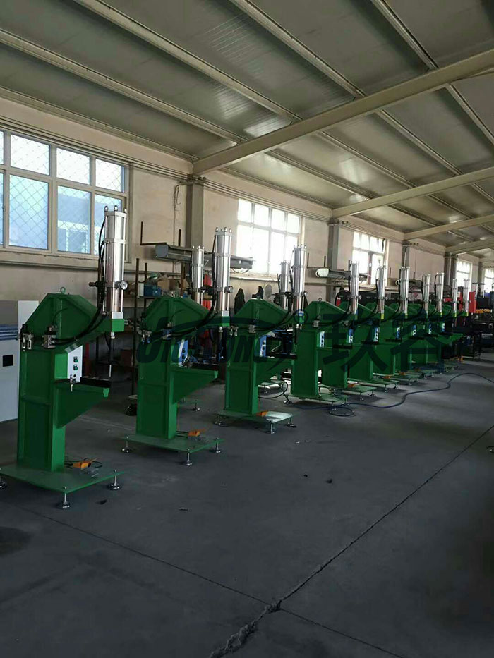 幾十臺氣液鉚接機(jī)產(chǎn)品圖 幾十臺氣液鉚接機(jī)產(chǎn)品圖