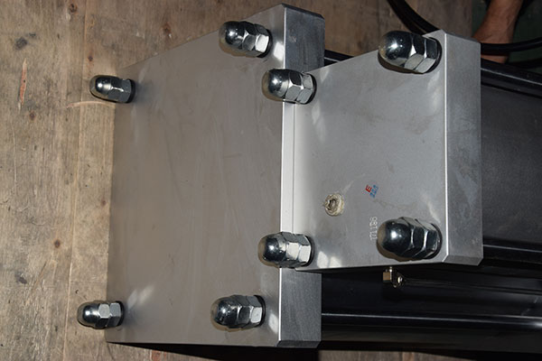 60噸的標(biāo)準(zhǔn)型增壓缸產(chǎn)品細(xì)節(jié)圖3 60噸的標(biāo)準(zhǔn)型增壓缸產(chǎn)品細(xì)節(jié)圖3