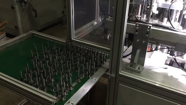 自動(dòng)送料氣液鉚接機(jī) 自動(dòng)送料氣液鉚接機(jī)