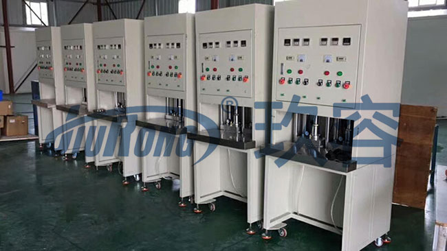 采用玖容氣液增壓缸作為執(zhí)行元件的音膜成型機 采用玖容氣液增壓缸作為執(zhí)行元件的音膜成型機