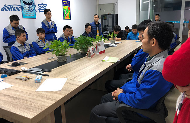 玖容家人認(rèn)真聽講 玖容家人認(rèn)真聽講