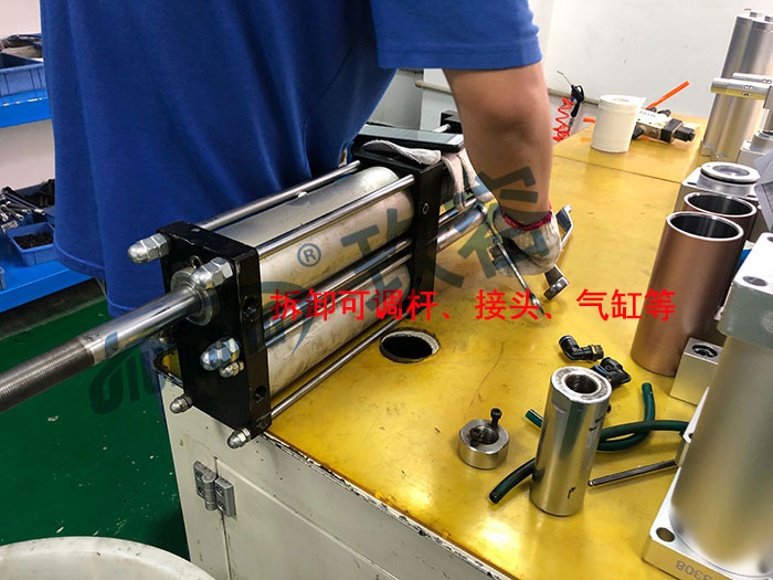 拆卸增壓缸可調(diào)桿、接頭、氣缸等
