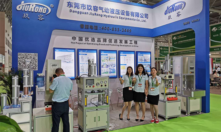 玖容氣液增壓缸展會(huì)現(xiàn)場(chǎng)正面圖 玖容氣液增壓缸展會(huì)現(xiàn)場(chǎng)正面圖