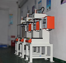 氣液壓力機(jī) 氣液壓力機(jī)